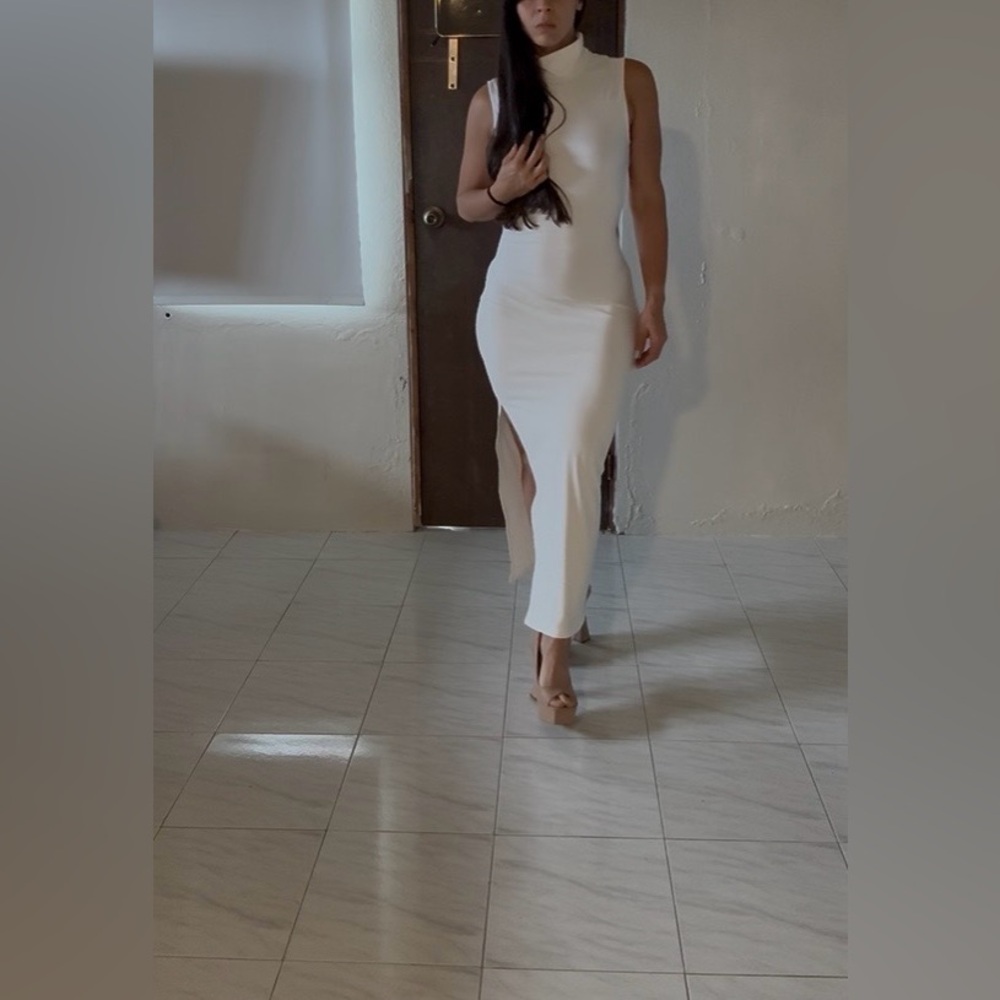 🆕White Backless Cross-Strap Maxi Dress - Picture 6 of 15